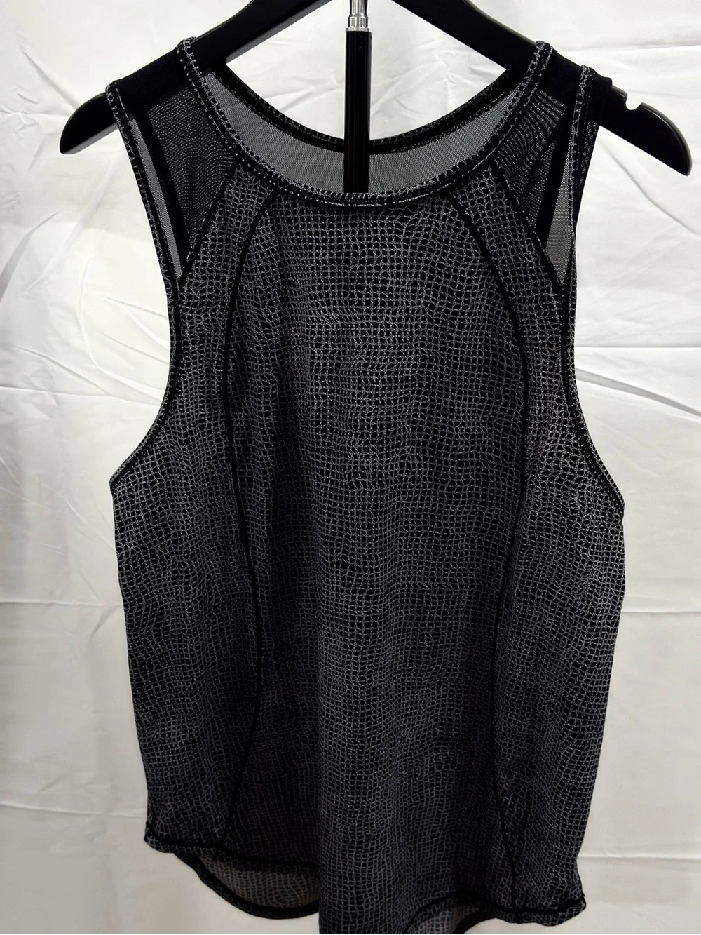 Lululemon Size 8 Black White Print Mesh Racerback Workout Tank Top